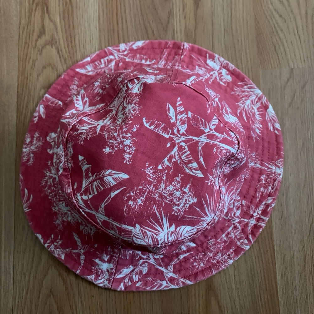 Bucket hat